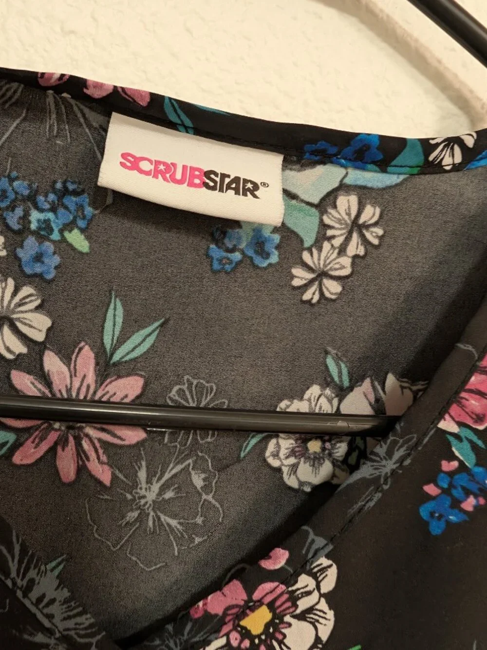 ScrubStar Black Floral Scrub Top Women Size Small